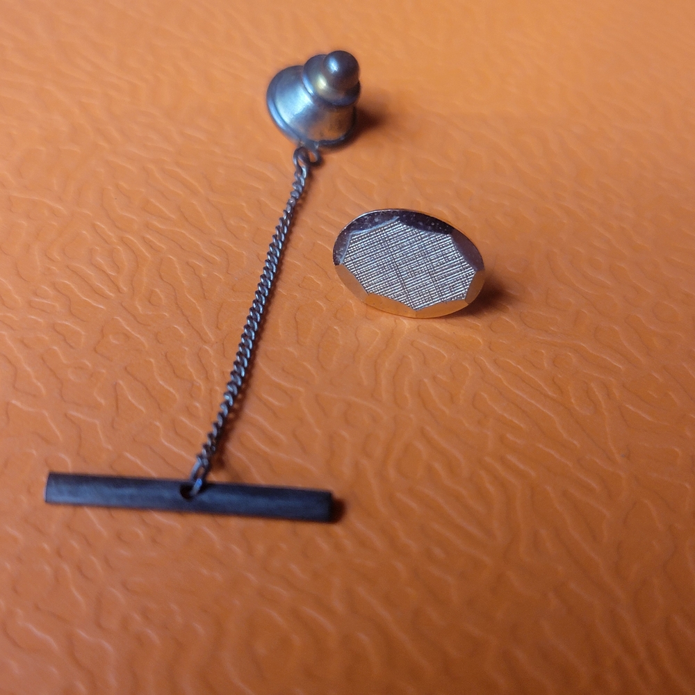 Vintage Tie Tack Brushed Faceted Gold Tone With Bar & Chain